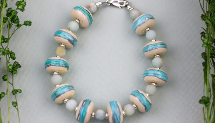 What Varieties Of Beads Are Utilized In Jewelry?